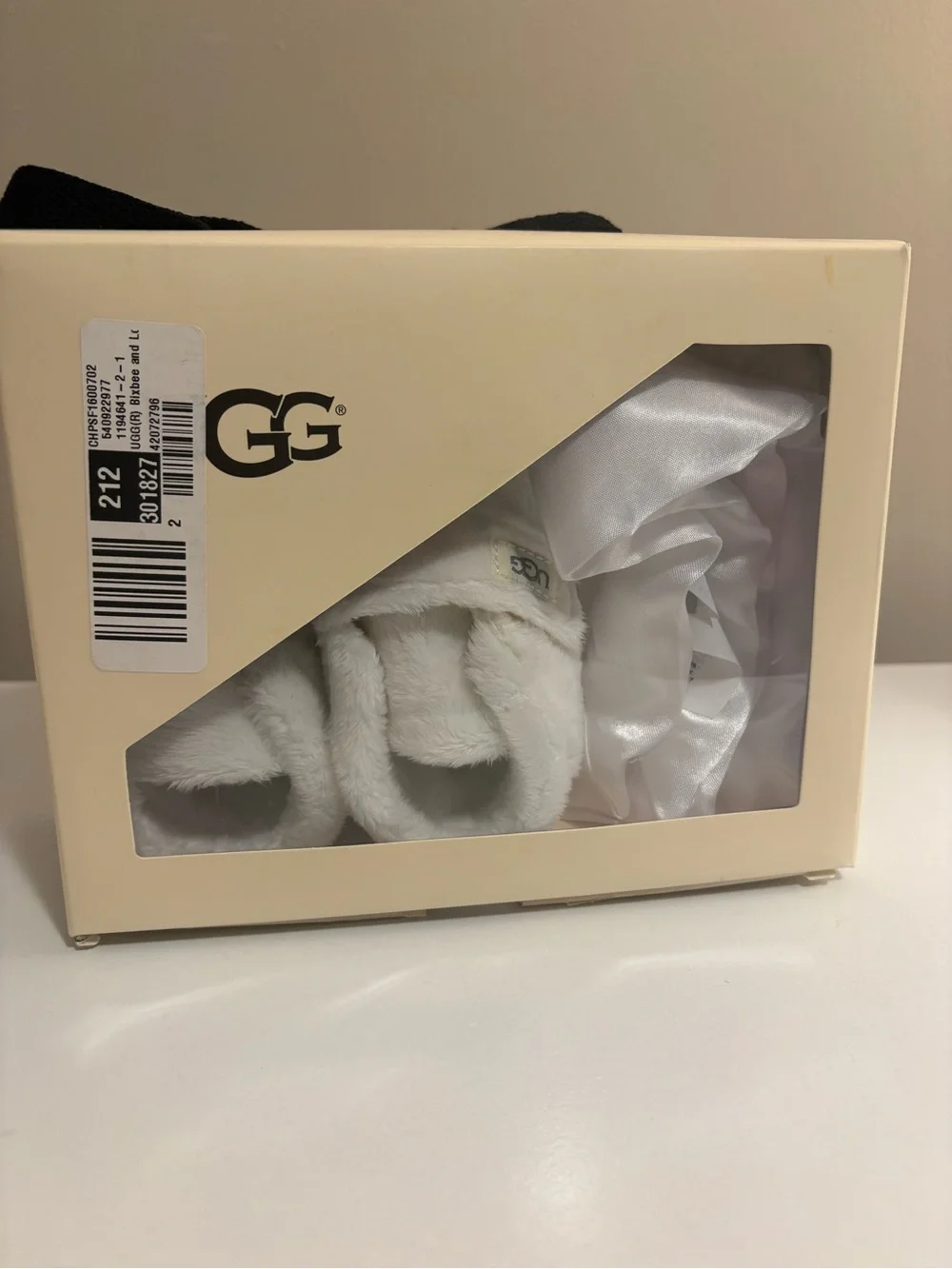 White baby Uggs 12-18 Month New Never Worn